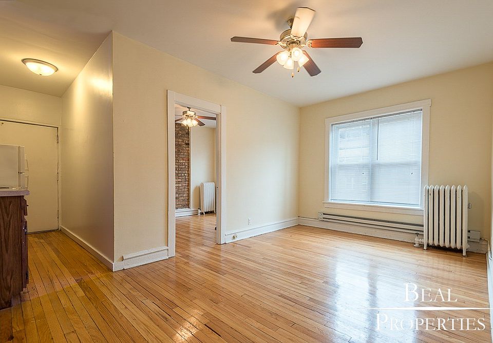 1st image of 955 W Cornelia Ave APT 3B