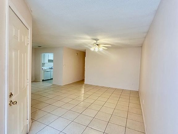 3rd image of 949 Tray Dr