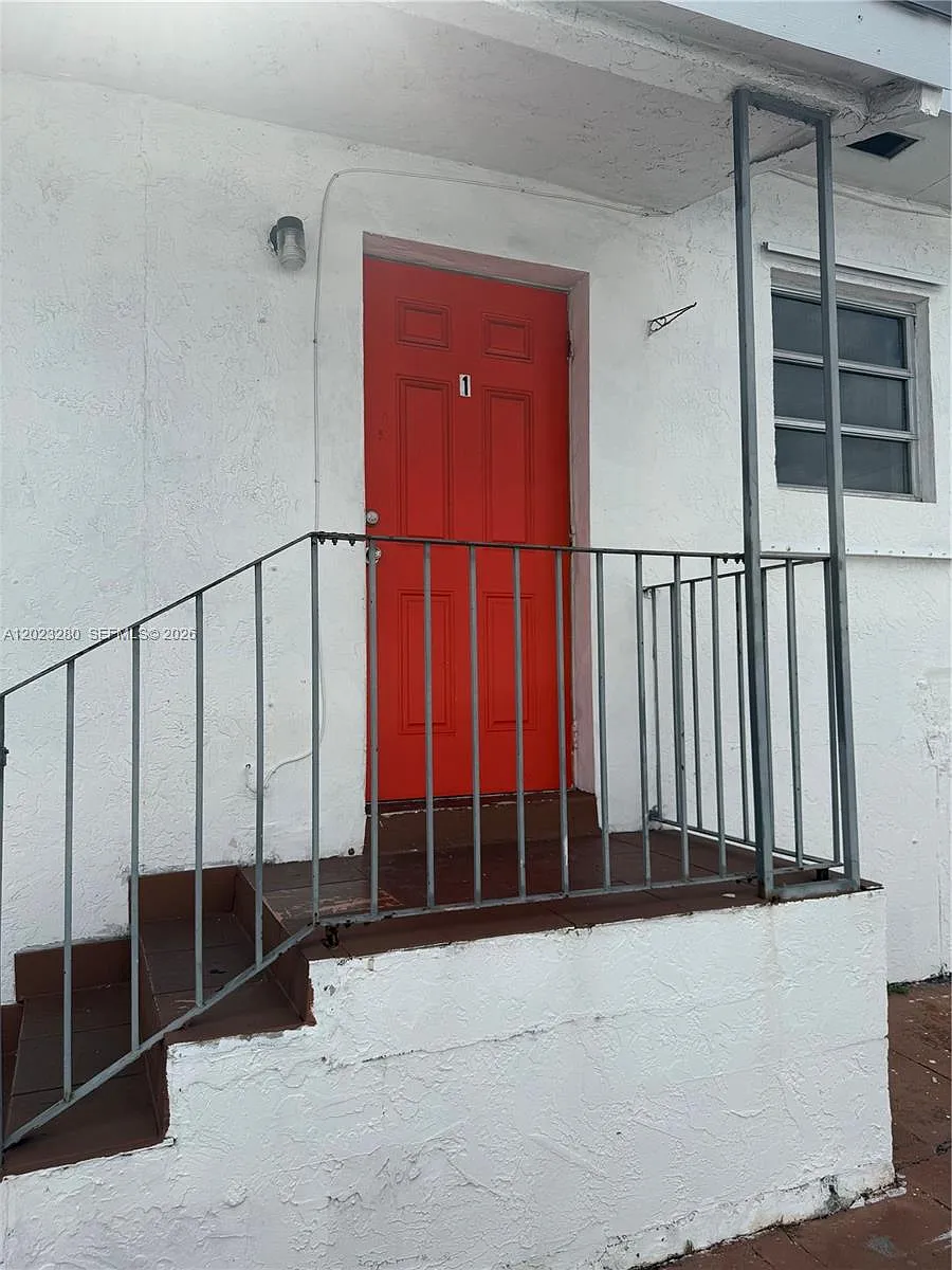 Building Photo - 4871 W Flagler St #1