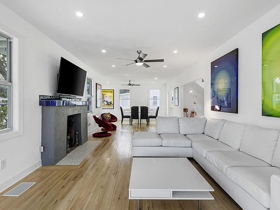 3rd image of 202 5th Ave S