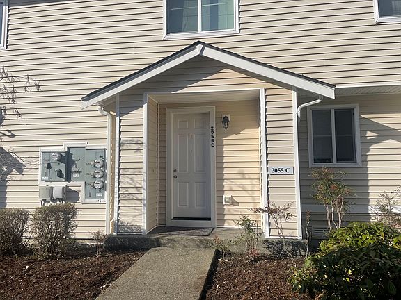 2nd image of 2055 Garry Oaks Ave Unit C