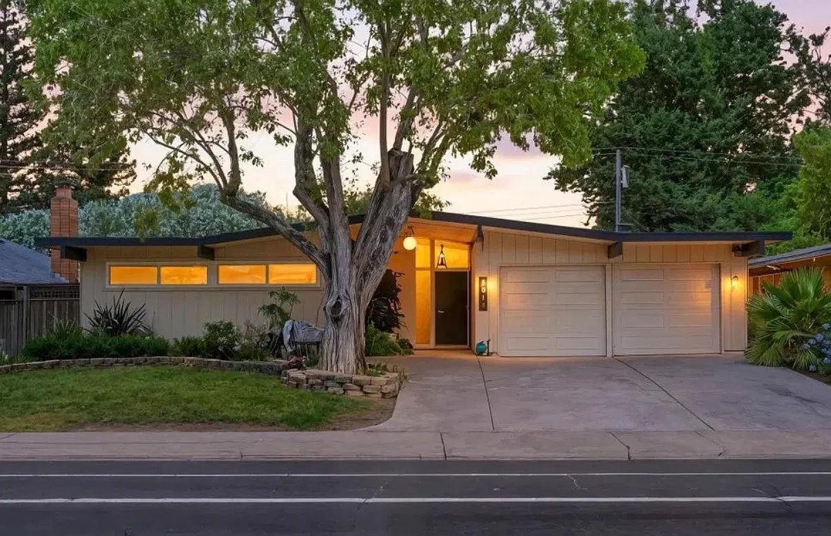 3 bed, 1448 sqft, $3,200 — Photo 1