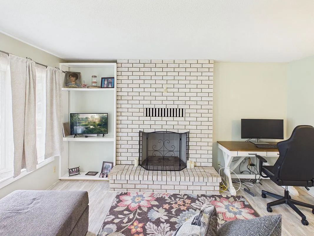 2 bed, 1.0 bath, 1309 sqft, $1,100 — Photo 4