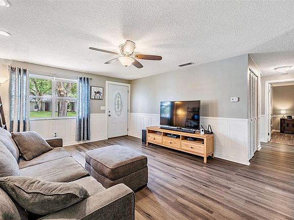 3rd image of 631 Bay Lake Trl