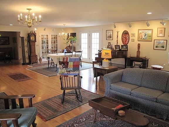 Great Room - Excellent for Entertaining!