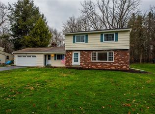 4 Sandle Dr, Fairport, NY 14450