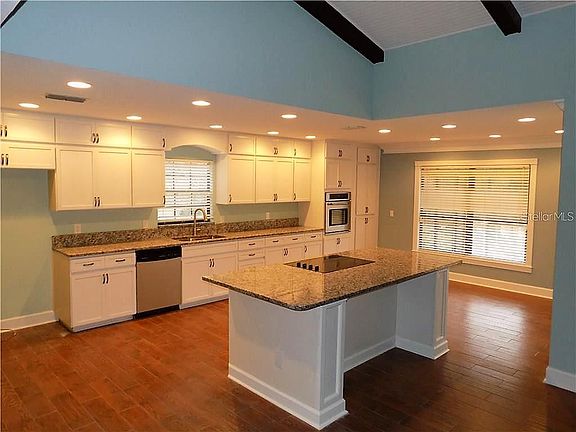 ISLAND KITCHEN