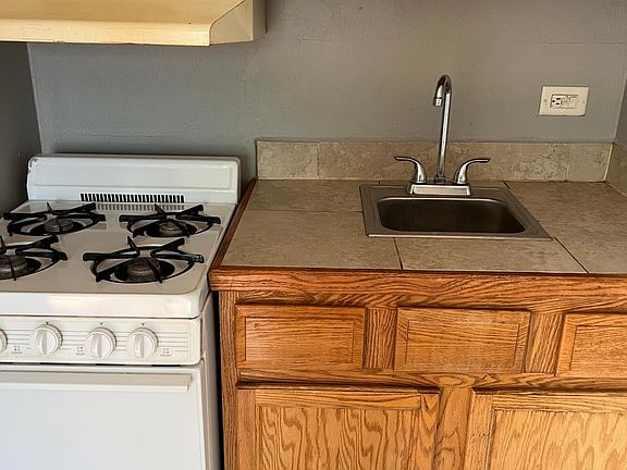 3rd image of 411 Park St #6