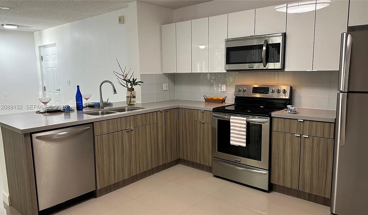 Grand Marquis Condo Homes — Photo 4