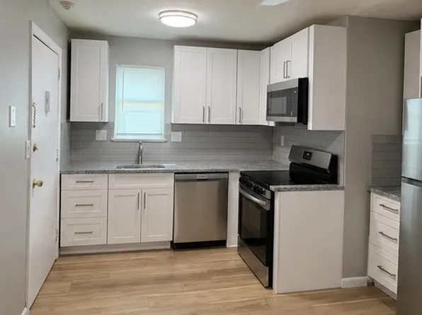 Washington Place, 160 W Washington St #A4, Bristol, CT 06010
