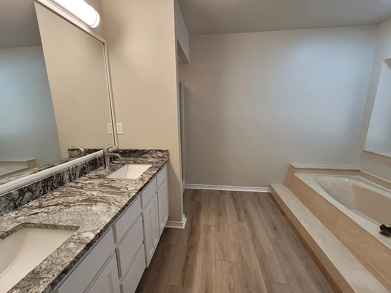 776 Santa Fe Trl — Photo 17