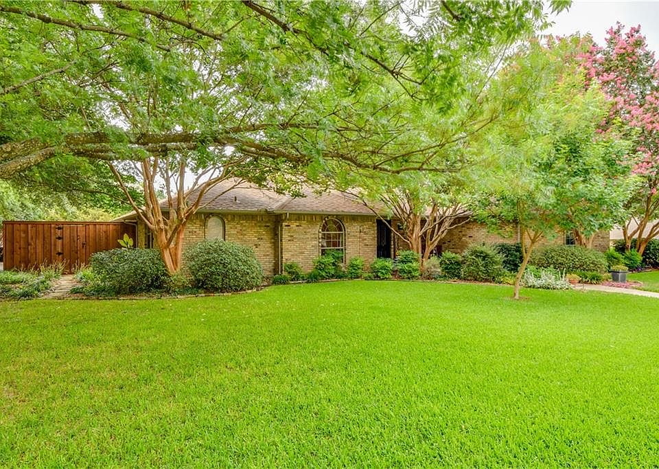 1st image of 402 Rolling Hills Cir