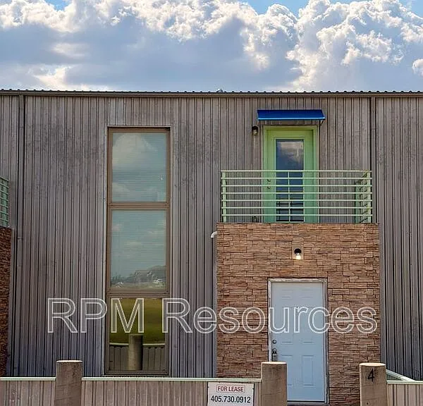 300 Summit Ridge Dr #C-C4 — Photo 1