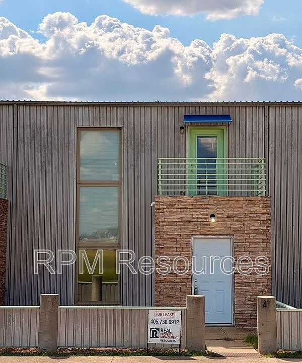 1st image of 300 Summit Ridge Dr #C-c4