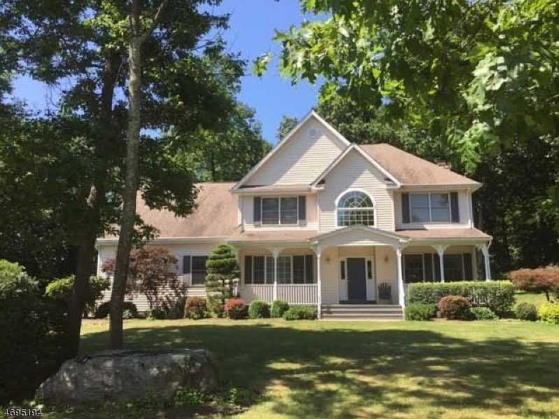 2nd image of 62 Karen Pl