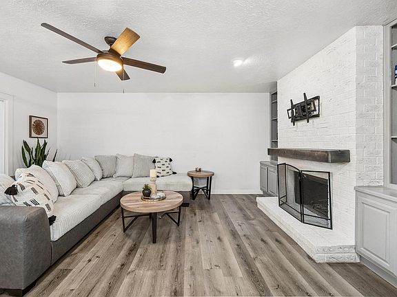 3rd image of 10826 Lynbrook Dr