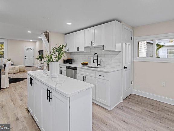 4th image of 4814 Arabia Ave