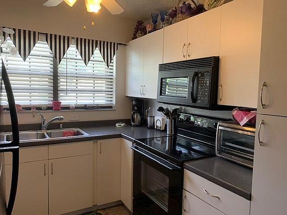 4th image of 2387 SE Brekenridge Cir