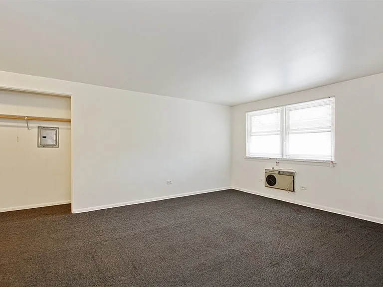 6743 S Oglesby — Photo 10