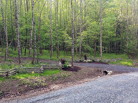 3rd image of 382 Bear Creek Dr