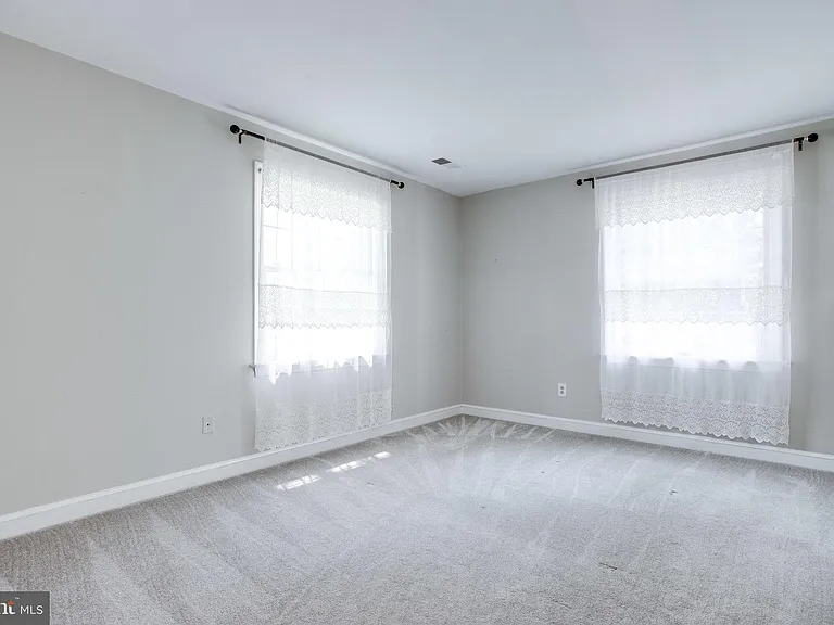 8500 Brook Rd — Photo 24