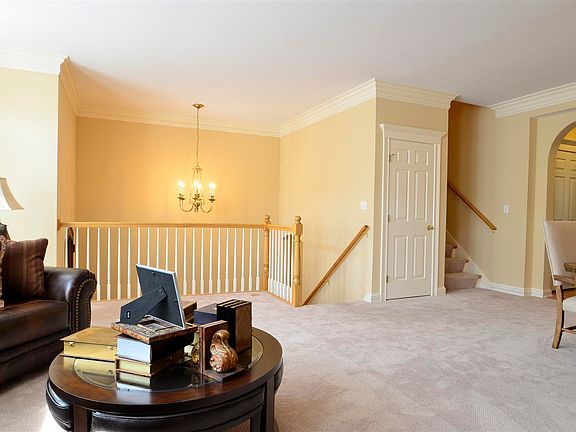 5th image of 412 Brownstone Dr