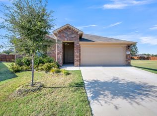 201 Abingdon St, Azle, TX 76020