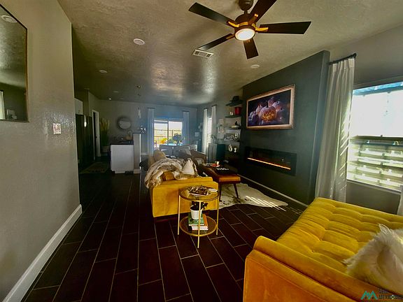 3rd image of 930 E Glorietta Dr