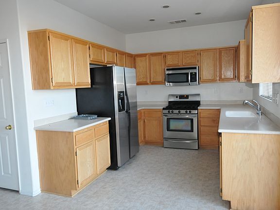 3rd image of 15283 Gaviota Ct