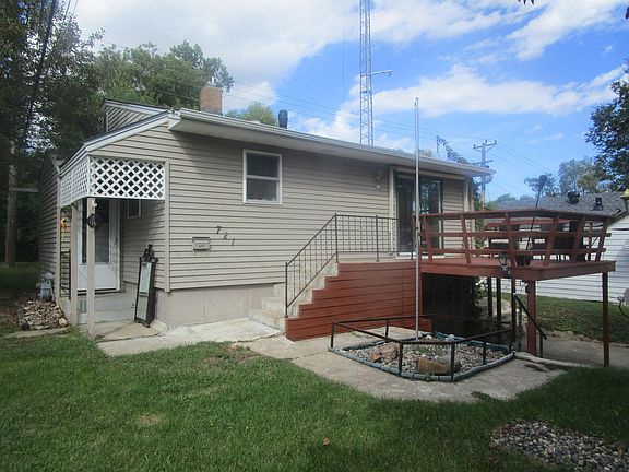 3rd image of 721 Riverside Ct
