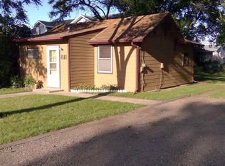 811 37th St SE, Minot, ND 58701