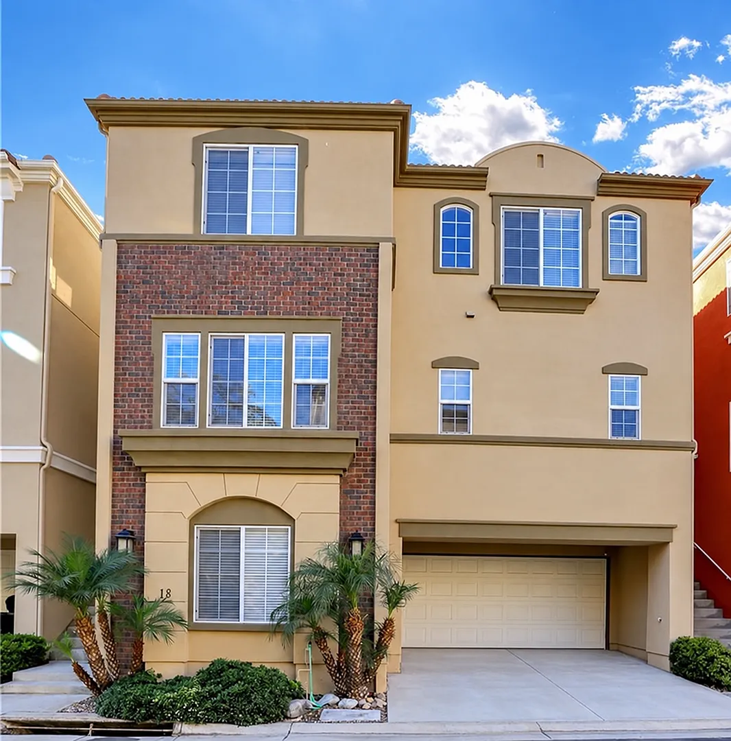 Beautiful 4-Bedroom Torrance Home with Open Floor Plan & Entertainer's Backyard — Photo 1