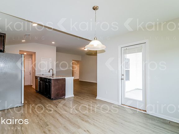 5th image of 31 Red Oak Dr