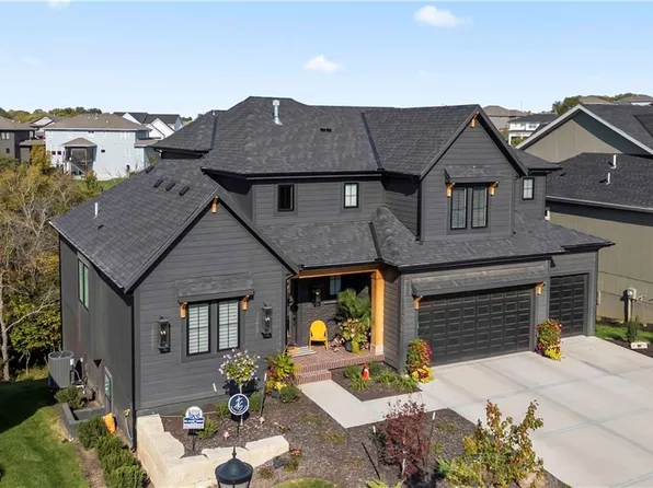 11594 S Zarda Dr, Olathe, KS 66061