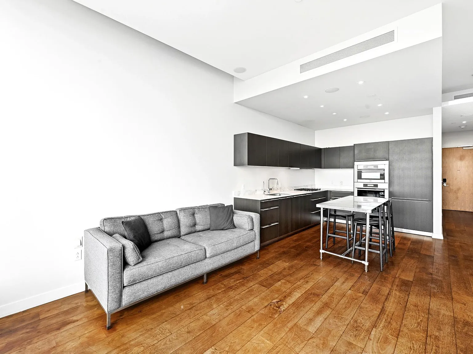 2 bed, 2.0 bath, 1169 sqft, $6,500 — Photo 4