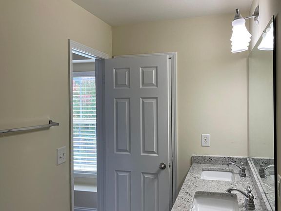 5th image of 3047 Remington Oaks Cir