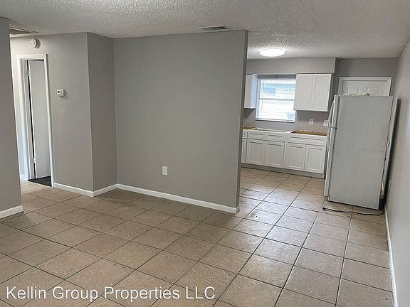3rd image of 2493 Chestnut Woods Dr