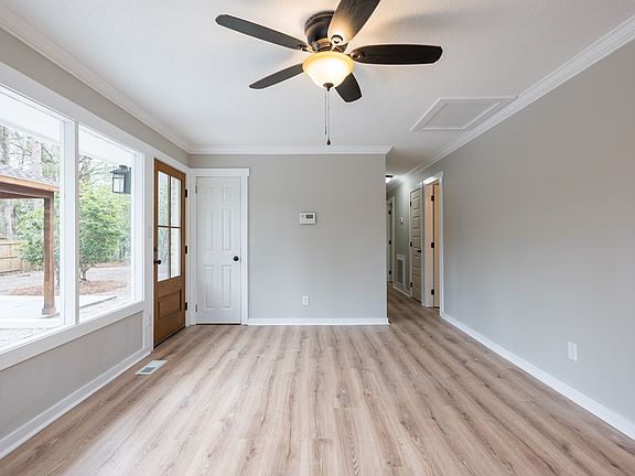 4th image of 1105 W Alden Ave