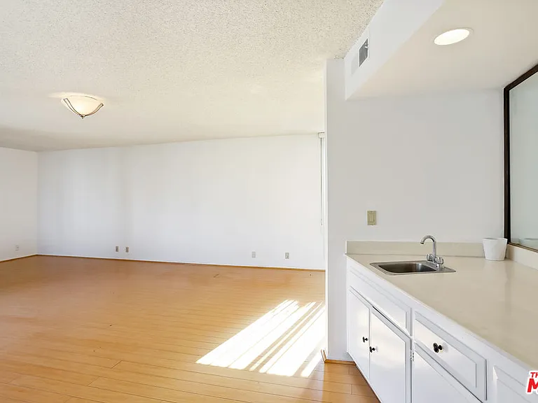809 S Bundy Dr #103 — Photo 13