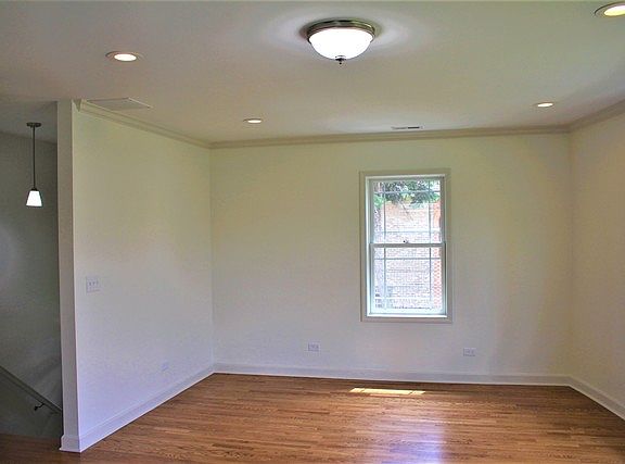 5th image of 3707 Gunderson Ave