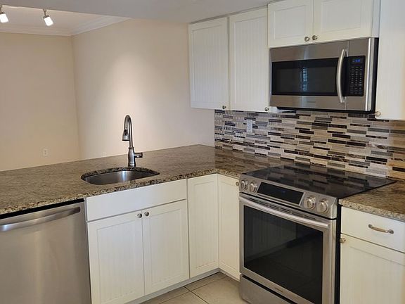 2nd image of 1434 W Marion Ave APT 1