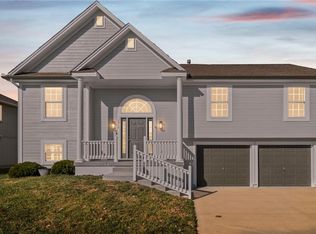 1210 NW Walnut Ct, Grain Valley, MO 64029