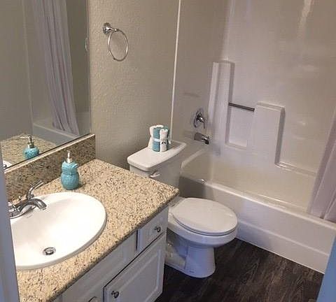 2nd image of 521 W Vermont Ave #100