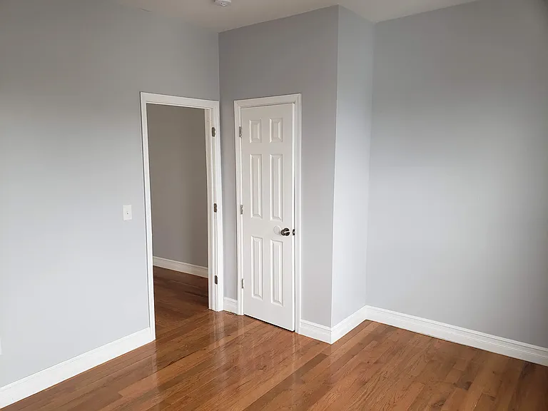 100 W 33rd St #19 — Photo 8
