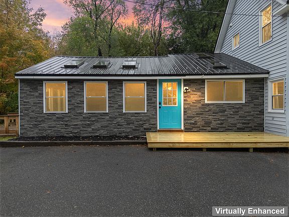 3rd image of 32 Deer View Lane