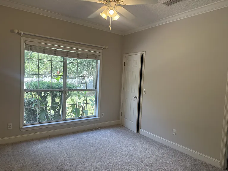 141 Royal Dr — Photo 11