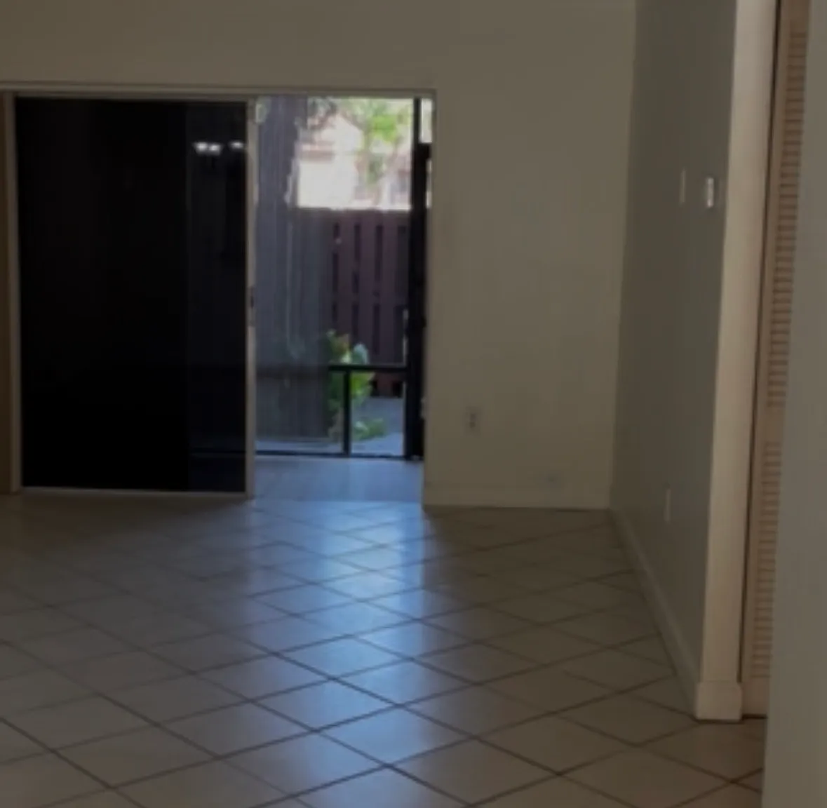 2 bed, 986 sqft, $2,100 — Photo 3