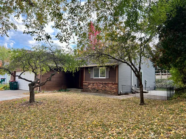 422 River Hills Rd, River Falls, WI 54022