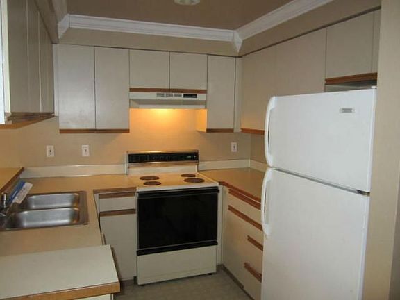 5th image of 12026 15th Ave NE APT 206