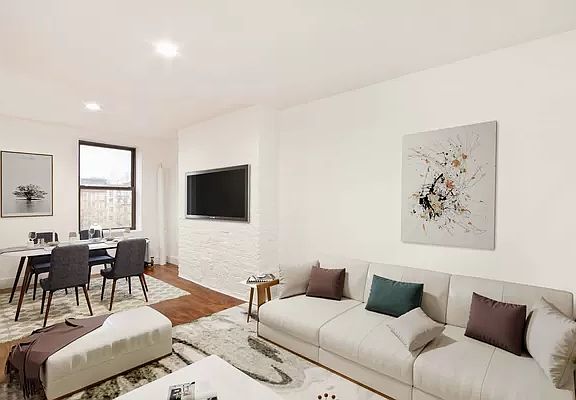 2nd image of 331 E 5th St APT D4